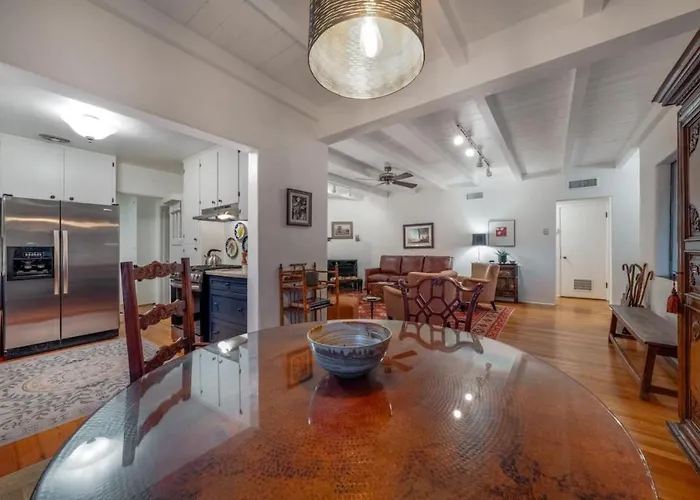 Pool, Historic And Charming, 2br 2ba, Fenced Yard Сasa de vacaciones *