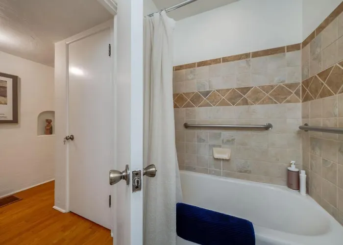Сasa de vacaciones Pool, Historic And Charming, 2br 2ba, Fenced Yard *