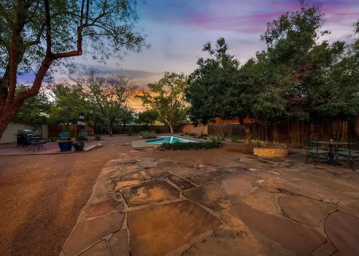 Сasa de vacaciones Pool, Historic And Charming, 2br 2ba, Fenced Yard Tucson