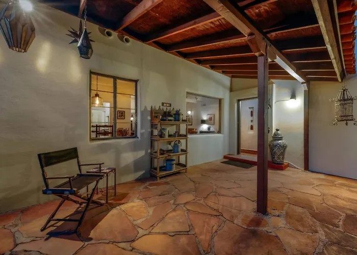 Pool, Historic And Charming, 2br 2ba, Fenced Yard Сasa de vacaciones