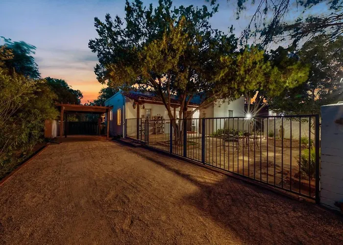 Сasa de vacaciones Pool, Historic And Charming, 2br 2ba, Fenced Yard *